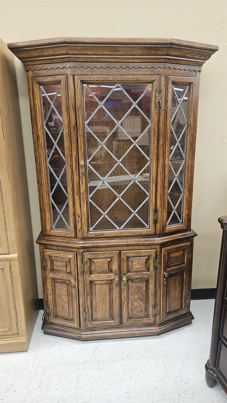 Century Furniture China Cabinet / Display Hutch – Leaded Glass — photo 1 of 1